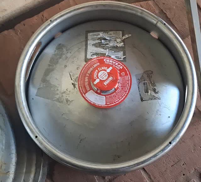 Barril de chopp Brahma visto de cima